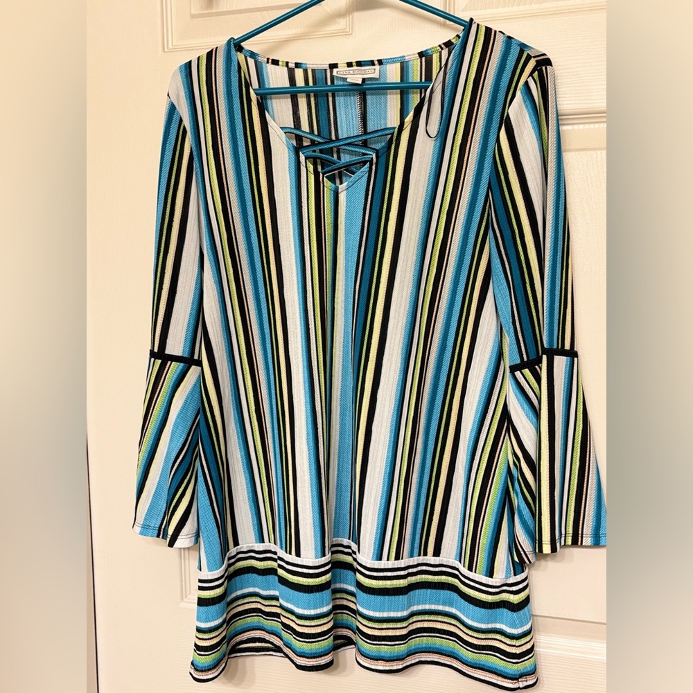 Cute multi colored striped top!